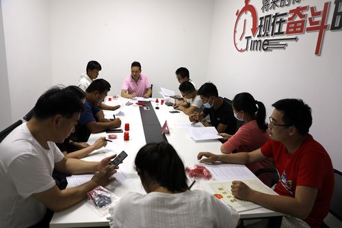 市商務(wù)局推動(dòng)電商企業(yè)信用體系建設(shè)，組織簽訂跨境電子商務(wù)信用承諾書
