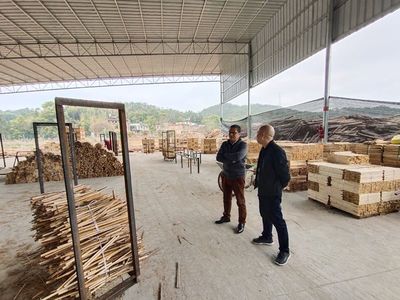 定南縣林業(yè)局深入木竹加工企業(yè)開(kāi)展“兩會(huì)”期間安全生產(chǎn)大檢查，筑牢竹制品加工安全防線